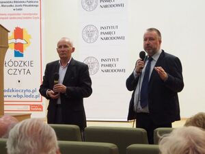 Od lewej: dr hab. Janusz Wróbel (IPN Łódź), prof. dr hab. Grzegorz Hryciuk (UWr) 