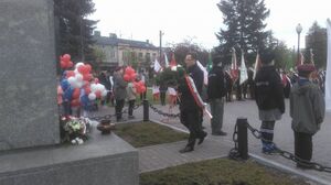 Uroczystości przed pomnikiem Tadeusza Kościuszki w Zelowie