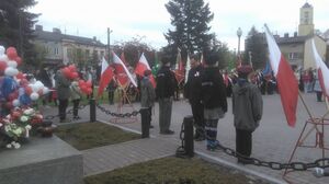 Uroczystości przed pomnikiem Tadeusza Kościuszki w Zelowie