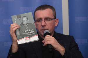 Spotkanie prowadził Rafał Dudkiewicz. Fot. Piotr Życieński (IPN)
