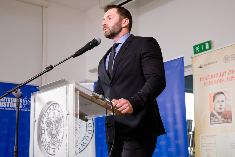 Funkcje portalu edukacja.ipn.gov.pl zaprezentował dr Mateusz Marek, naczelnik Wydziału Projektów Edukacyjnych w Biurze Edukacji Narodowej IPN – 26 marca 2020. Fot. Sławek Kasper (IPN)