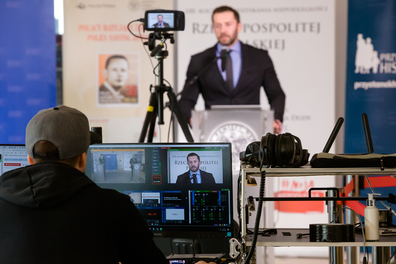 Funkcje portalu edukacja.ipn.gov.pl zaprezentował dr Mateusz Marek, naczelnik Wydziału Projektów Edukacyjnych w Biurze Edukacji Narodowej IPN – 26 marca 2020. Fot. Sławek Kasper (IPN)