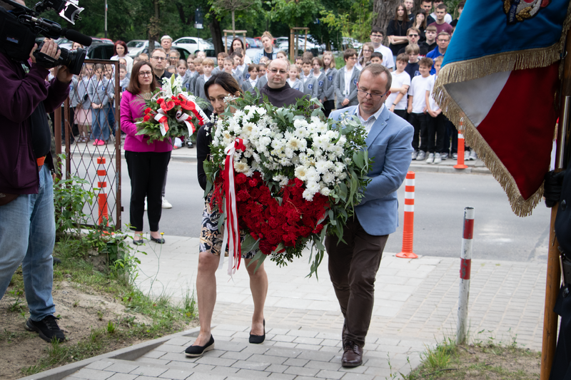 Uroczystość odsłonięcia tablicy upamiętniającej obywateli polskich poddawanych przez niemieckich okupantów przymusowym pseudobadaniom rasowym w latach 1940-1945, Łódź 16_06_2025-14, Fot. Jacek Trajdos