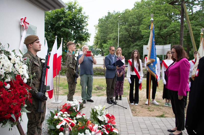Uroczystość odsłonięcia tablicy upamiętniającej obywateli polskich poddawanych przez niemieckich okupantów przymusowym pseudobadaniom rasowym w latach 1940-1945, Łódź 16_06_2025-16, Fot. Jacek Trajdos