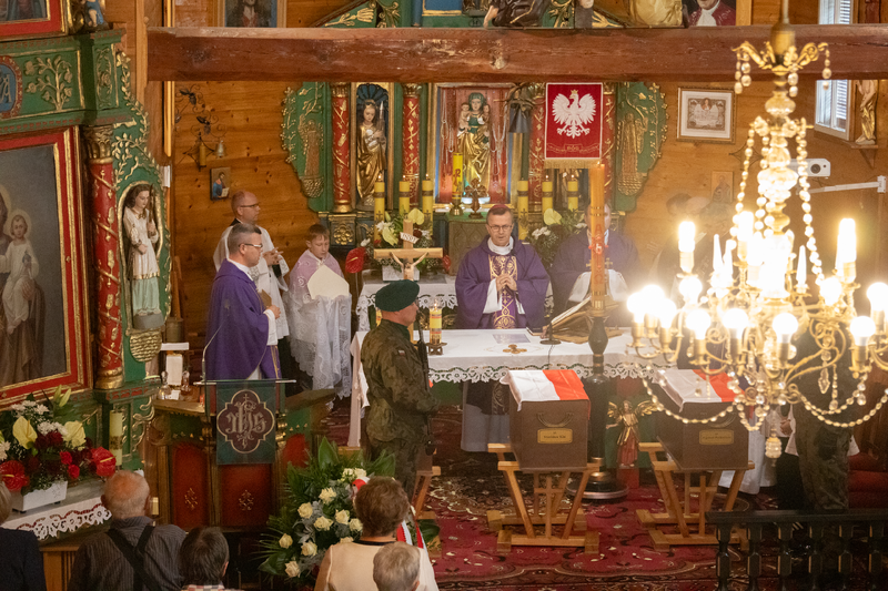 Uroczystości pogrzebowe żołnierzy ekshumowanych przez Instytut Pamięci Narodowej - Stary Ochędzyn, 2 września 2025 r.