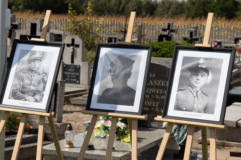 Uroczystości pogrzebowe żołnierzy ekshumowanych przez Instytut Pamięci Narodowej - Stary Ochędzyn, 2 września 2025 r.