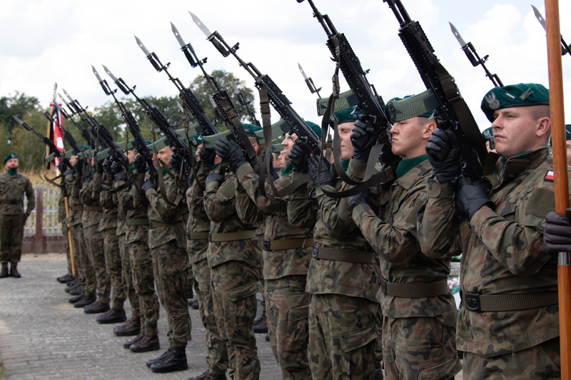 Uroczystości pogrzebowe żołnierzy ekshumowanych przez Instytut Pamięci Narodowej - Stary Ochędzyn, 2 września 2025 r.