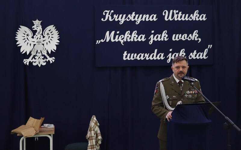 Dyrektor łódzkiego Oddziału IPN - Karol Piskorski podczas przemówienia.