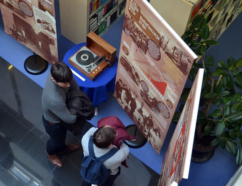 Wernisaż wystawy „Na fali… Historia radia w II Rzeczypospolitej” - Poznań, 2 kwietnia 2026 r., foto. Biblioteka Politechniki Poznańskiej