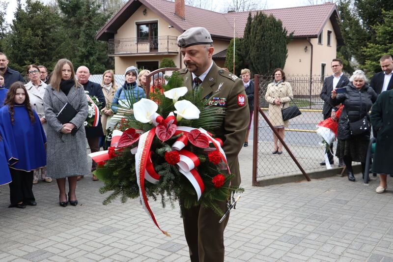 Odsłonięcie tablicy pamiątkowej poświęconej ppor. rez. Anzelmowi Sztajnertowi - Pieczyska, 13 kwietnia 2026 r., fot. Jacek Trajdos (IPN)