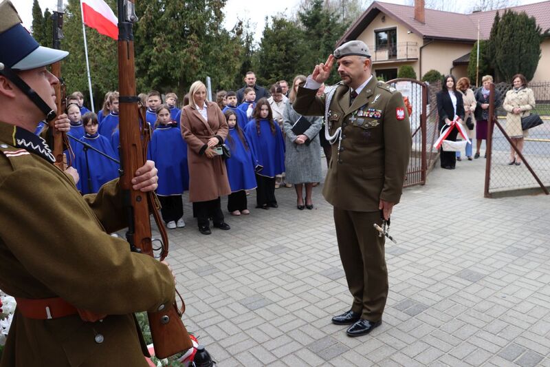 Odsłonięcie tablicy pamiątkowej poświęconej ppor. rez. Anzelmowi Sztajnertowi - Pieczyska, 13 kwietnia 2026 r., fot. Jacek Trajdos (IPN)