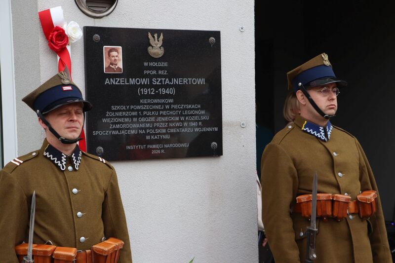 Odsłonięcie tablicy pamiątkowej poświęconej ppor. rez. Anzelmowi Sztajnertowi - Pieczyska, 13 kwietnia 2026 r., fot. Jacek Trajdos (IPN)