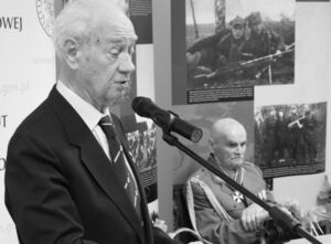 Mirosław Kopa, w 25 pp. AK podkomendny siedzącego obok Aleksandra Arkuszyńskiego. Zdjęcie wykonano 28 lutego 2013 r. w czasie jubileuszu 95. urodzin „Maja” (foto: Marzena Kumosińska)