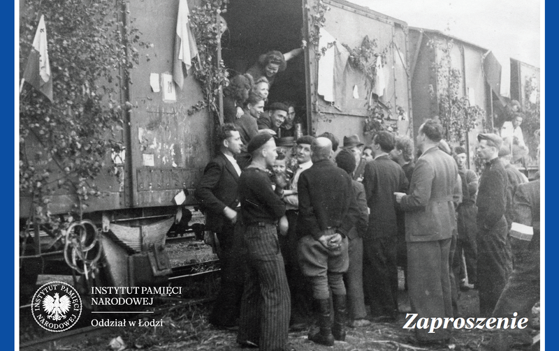 Fotografia przedstawia pracowników Państwowego Urzędu Repatriacyjnego wśród repatriantów.