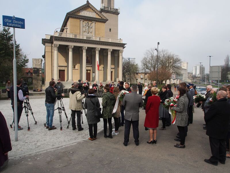 Uroczystość przed Pomnikiem Katyńskim w Łodzi