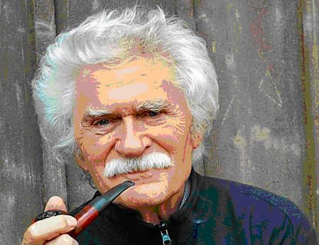 Dieter Schenk urodził się w 1937 r., był dyrektorem kryminalnym, doradcą ds. bezpieczeństwa dyplomatów w niemieckim federalnym Biurze Kryminalnym i MSZ. Od 1998 r. na Uniwersytecie Łódzkim prowadzi wykłady z historii narodowego socjalizmu. Autor książek d