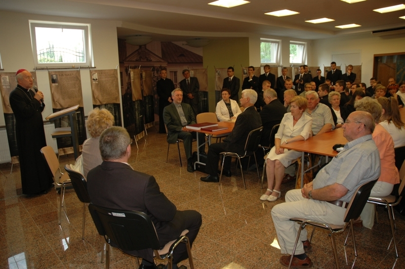 Otwarcia dokonał ks. bp prof. dr hab. Andrzej Franciszek Dziuba.