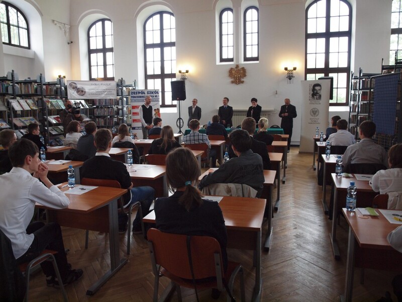 Finał konkursu odbył się w czytelni Miejskiej Biblioteki Publicznej w Piotrkowie Trybunalskim (budynek dawnej synagogi)