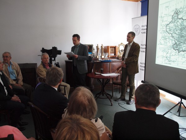 Zebranych powitał Tomasz Polkowski, dyrektor zduńskowolskiego Muzeum, przewodniczący nowopowstałego Klubu