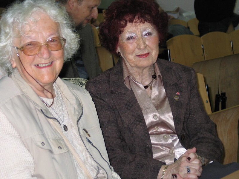 Z prawej mjr dr Halina Kępińska-Bazylewicz „Kora