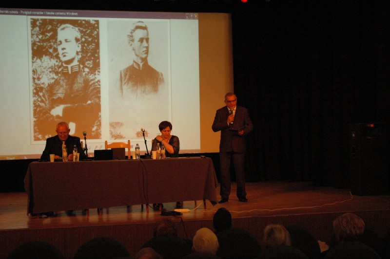 Zebranych powitał Marek Drużka, dyrektor Oddziału IPN w Łodzi