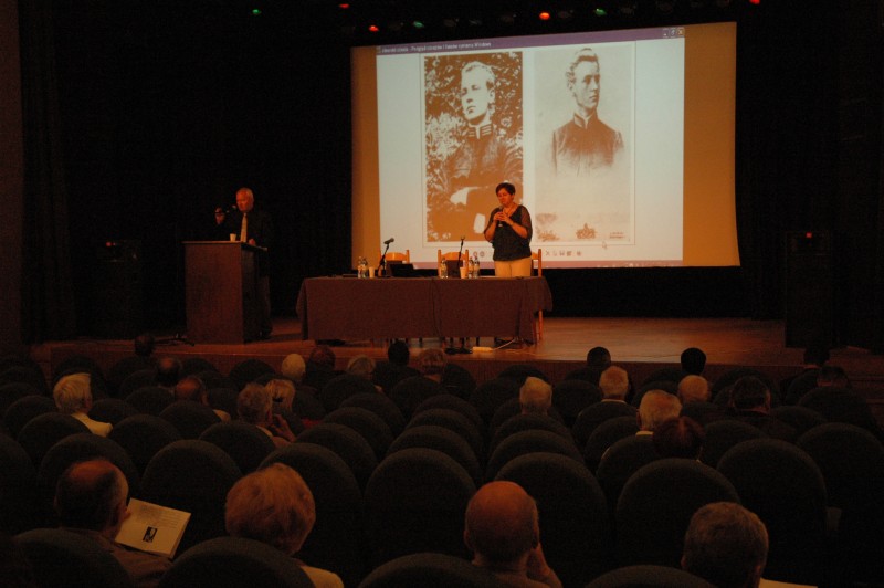 Obrady sesji poprowadzili: dr Joanna Żelazko, naczelnik OBEP IPN w Łodzi (z prawej) i dr hab. Janusz Wróbel (OBEP IPN w Łodzi)