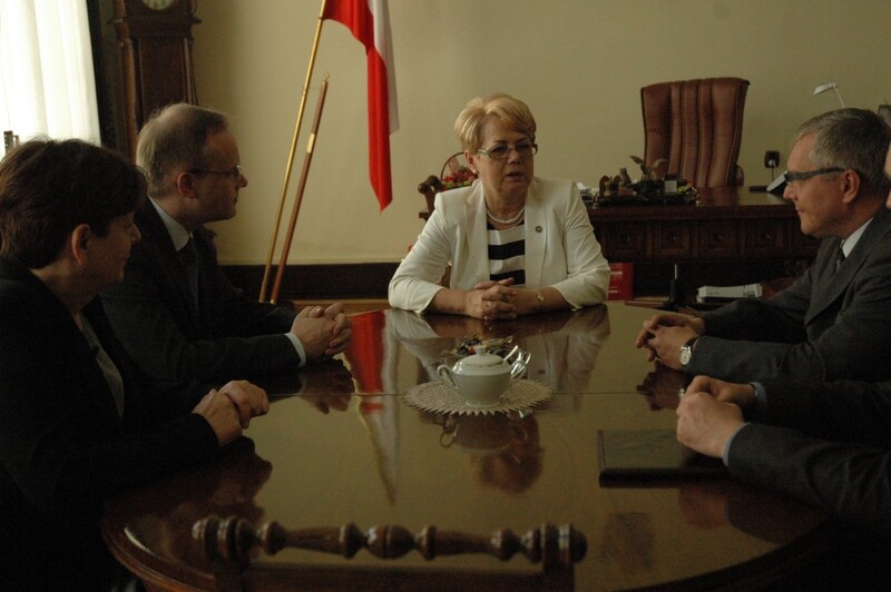 Od lewej: Agnieszka Rudzińska, zastępca prezesa IPN, dr Łukasz Kamiński, prezes IPN, Wojewoda Łódzki Jolanta Chełmińska, Marek Drużka, dyrektor Oddziału IPN w Łodzi