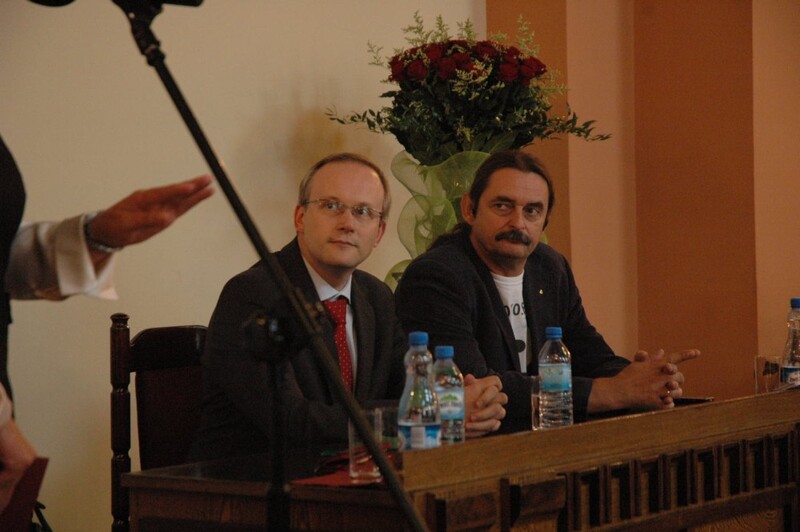 Od lewej: dr Łukasz Kamiński, prezes IPN oraz Przemysław Miśkiewicz, przewodniczący Stowarzyszenia Pokolenie