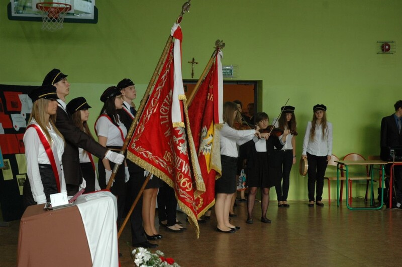 Moment odegrania hymnu państwowego