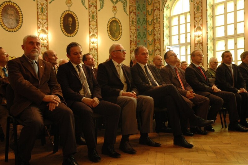 Od lewej: Jerzy Sówka, przewodn. Klubu Hist. im. gen. „Grota