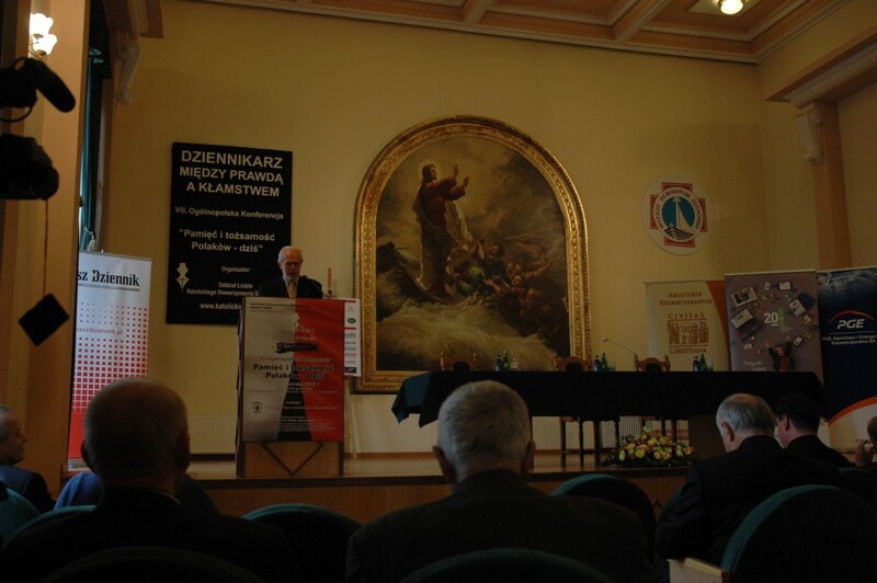 Zebranych w auli Wyższego Seminarium Duchownego w Łodzi powitał Zygmunt Chabowski, przewodniczący Zarządu łódzkiego oddziału Katolickiego Stowarzyszenia Dziennikarzy