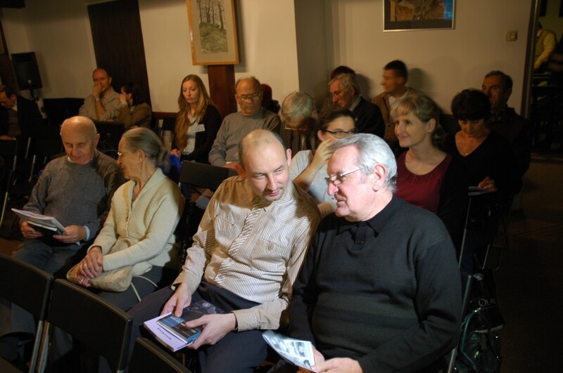 Uczestnicy prezentacji książki o Zbrodni Zgierskiej. Drugi od prawej Jacek Klimczak, przewodniczący Klubu Historycznego im. gen. „Grota