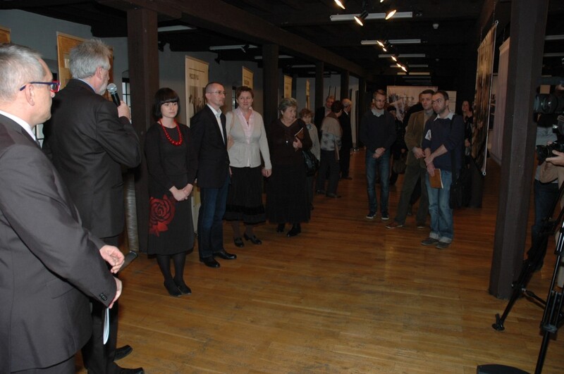 – Zebranych w Centralnym Muzeum Włókiennictwa w Łodzi wita Marcin Oko, dyrektor placówki