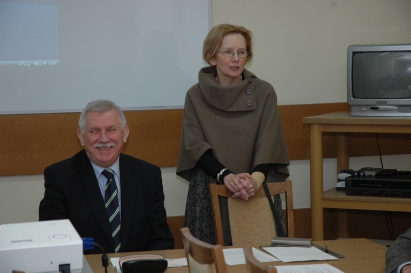 Prof. dr hab. Antoni Różalski, prorektor UŁ ds. nauki UŁ, prof. dr hab. Małgorzata Dąbrowska (Katedra Historii Średniowiecznej UŁ), organizatorka konferencji