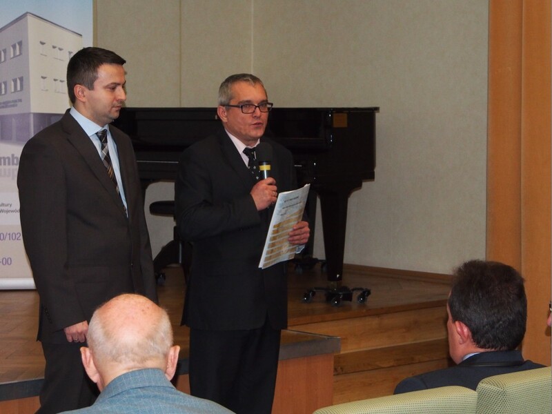 Zebranych wita Marek Drużka, dyrektor Oddziału IPN w Łodzi. Z lewej dr Sebastian Pilarski, autor prezentowanego zbioru dokumentów