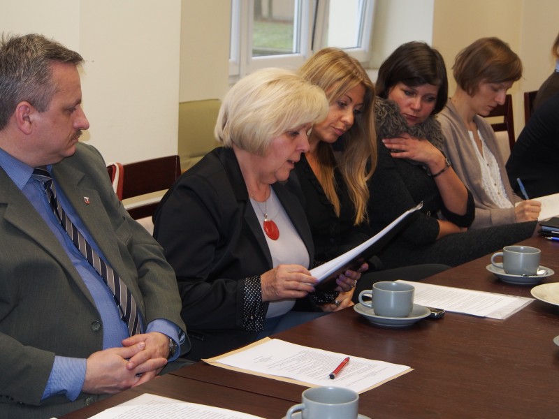 Sprawozdanie przedstawia Iwona Leśniewicz, dyrektor LO im. Bolesława Prusa w Skierniewicach, przewodnicząca tamtejszego Klubu im. gen. „Grota