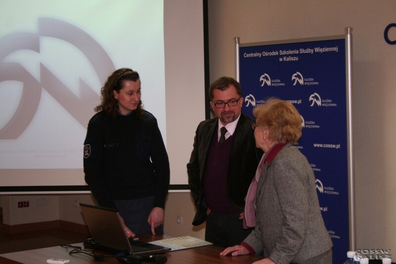 Od lewej: Karolina Kostera (COS SW), dr Jerzy Bednarek i prof. dr hab. Maria Blomberg