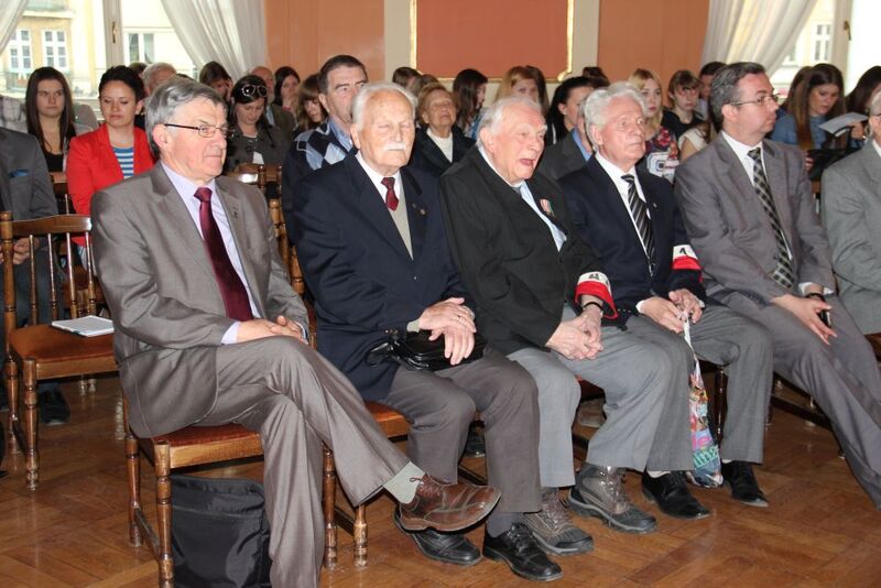 W pierwszym rzędzie z lewej: Antoni Galiński (IPN Łódź)