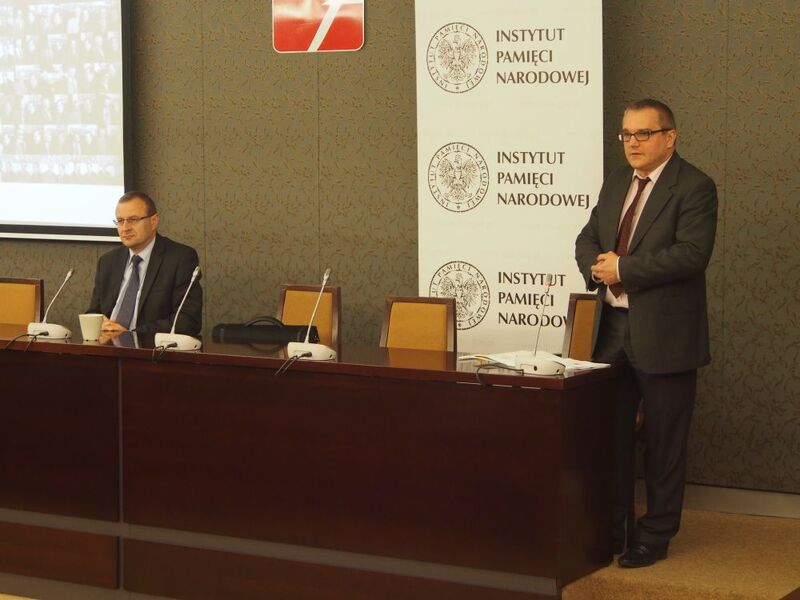 Od lewej: prof. dr hab. Antoni Dudek (zastępca przewodniczącego Rady IPN) oraz          Marek Drużka, dyrektor Oddziału IPN w Łodzi 