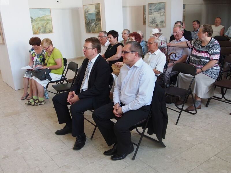 Od lewej: dr hab. Mirosław Golon, dyrektor Oddziału IPN w Gdańsku oraz Marek Drużka, dyrektor Oddziału IPN w Łodzi. W drugim rzędzie, druga od lewej dr Joanna Żelazko, naczelnik Oddziałowego Biura Edukacji Publicznej IPN w Łodzi