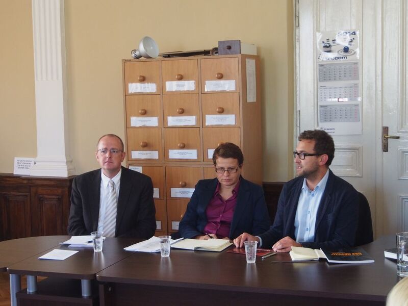 Debatę prowadził Michał Trębacz, OBEP IPN w Łodzi (pierwszy od prawej), obok paneliści: Ewa Wiatr, UŁ, Ingo Loose, Institut für Zeitgeschichte Berlin