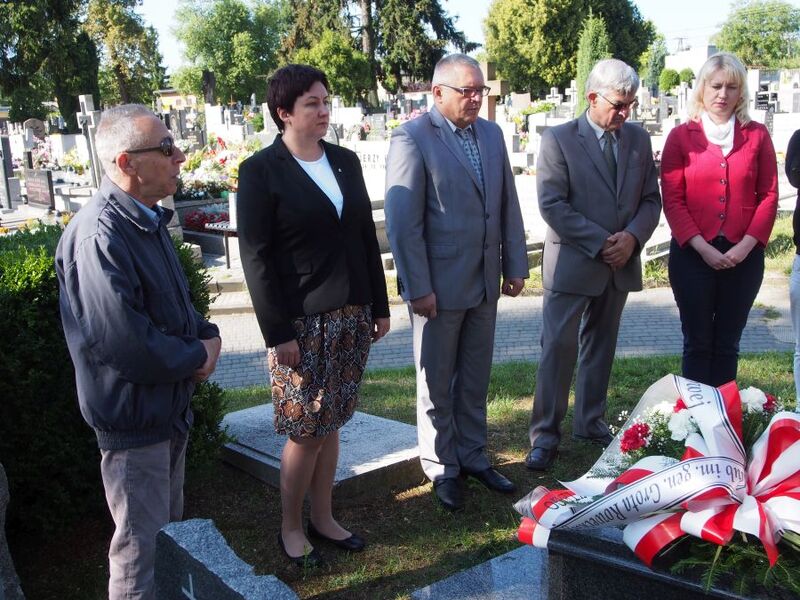 Sylwetkę pułkownika przypomniał Józef Śreniowski z oddziału IPN w Łodzi (pierwszy z lewej), następnie: Joanna Żelazko, naczelnik OBEP IPN, Marek  Drużka, dyrektor oddziału IPN, Antoni Galiński, pracownik IPN O/w Łodzi, Marzena Sobala, przewodnicząca Klubu
