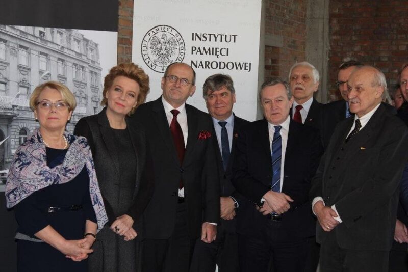 Od lewej: Jolanta Chełmińska, Hanna Zdanowska, Zbigniew Rau, Witold Stępień, Piotr Gliński, Andrzej Słowik, Antoni Dudek, Jerzy Kropiwnicki