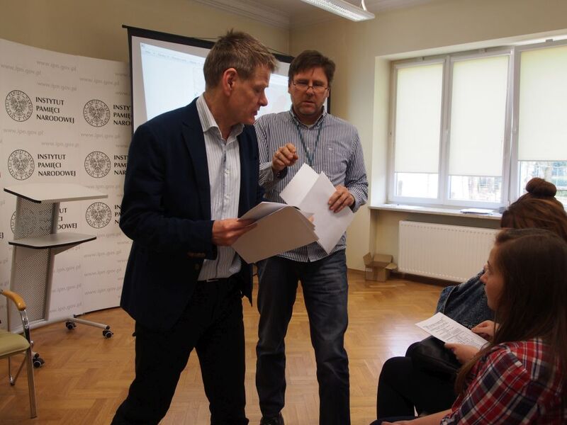 Paweł Spodenkiewicz i Grzegorz Nawrot (OBEP IPN w Łodzi) w trakcie wykładów z historii Polski realizowanych w siedzibie Oddziału IPN w Łodzi