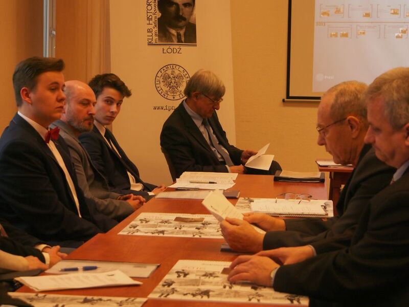 W centrum kadru Antoni Galiński (IPN Łódź)