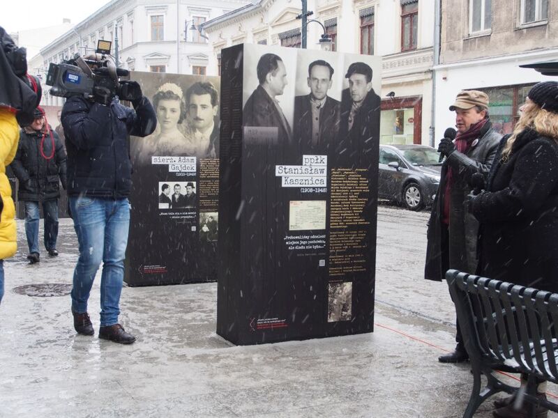 Otwarciu wystawy towarzyszył występ kabaretu „Pętla Ósemki” poświęcony „Żołnierzom Wyklętym” 