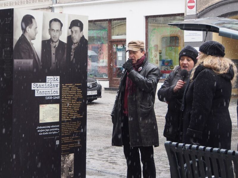 Otwarciu wystawy towarzyszył występ kabaretu „Pętla Ósemki” poświęcony „Żołnierzom Wyklętym” 