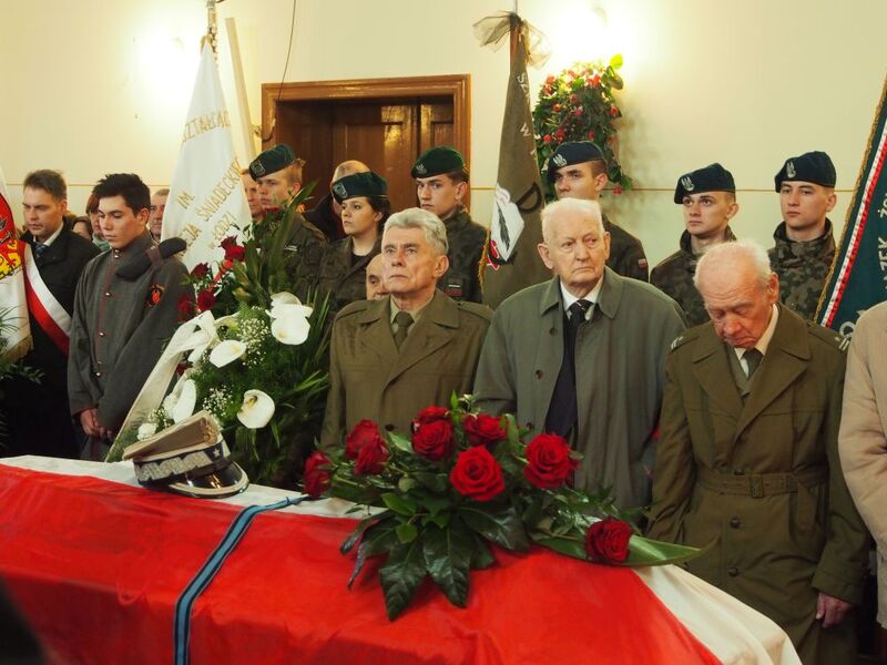 Na pierwszym planie od prawej: mjr Mirosław Kopa (prezes Środowiska 25. pp. ŚZŻAK Okręg Łódź), mjr Zbysław Raczkiewicz (prezes ZO Łódź ŚZŻAK), Ryszard Patzer (Środowisko Świętokrzyskich Zgrupowań Partyzanckich Armii Krajowej „Ponury – Nurt”) 