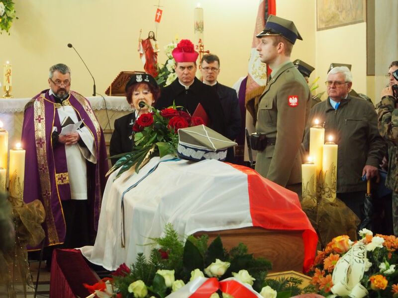 Pełne wzruszeń słowa pożegnania skierowała ppłk dr Halina Kępińska-Bazylewicz „Kora” 