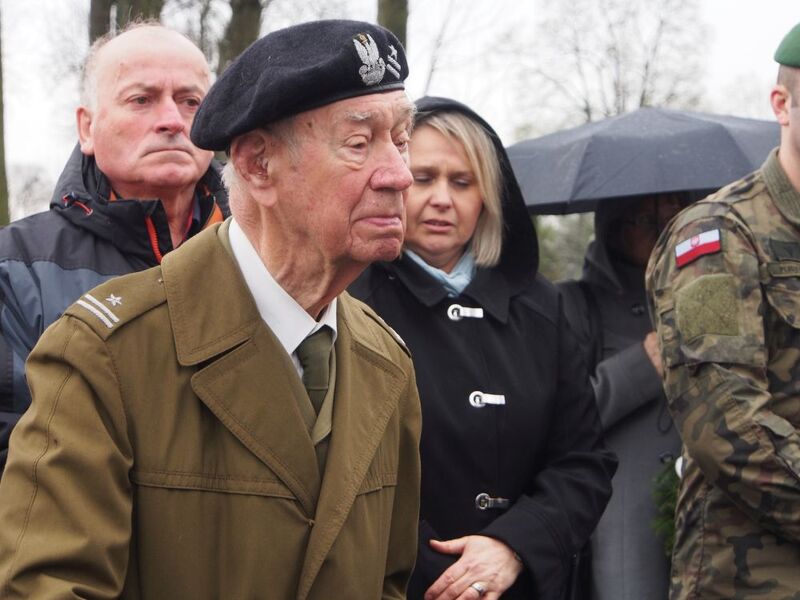 Na pierwszym planie mjr Mirosław Kopa, wiceprezes ZO Łódź ŚZŻAK, prezes Środowiska 25. pp, żołnierz „Maja” 